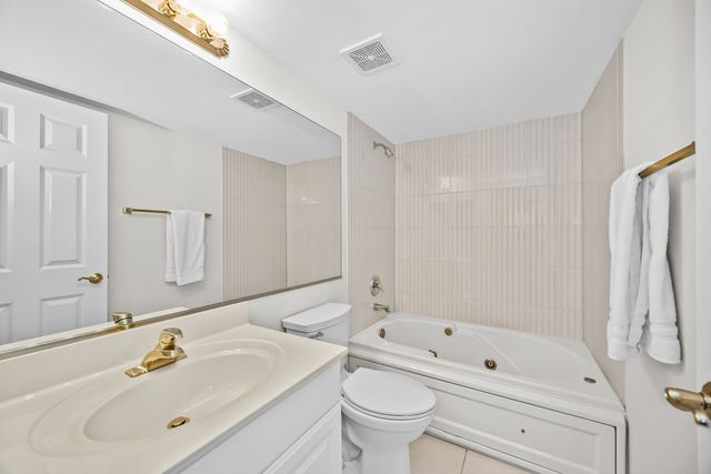 5645 S Cass Avenue 102, Westmont, IL 60559