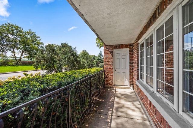 5645 S Cass Avenue 102, Westmont, IL 60559