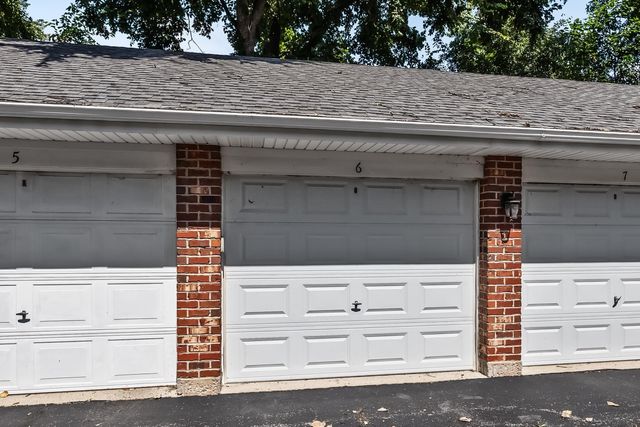 5645 S Cass Avenue 102, Westmont, IL 60559