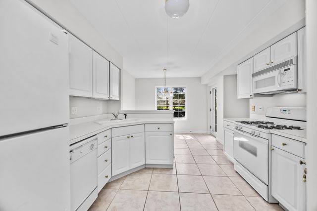 5645 S Cass Avenue 102, Westmont, IL 60559