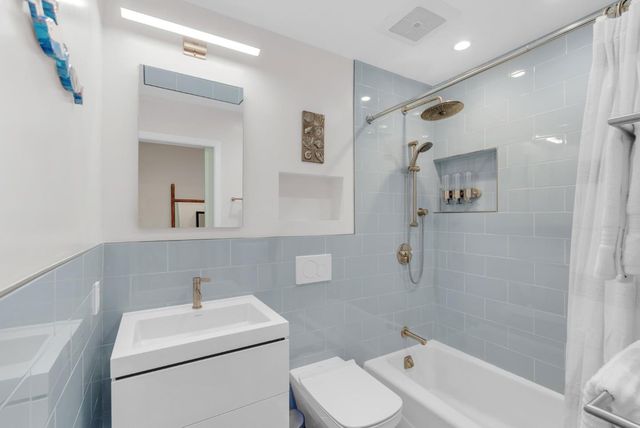 1117 Rainier Avenue, Pacifica, CA 94044
