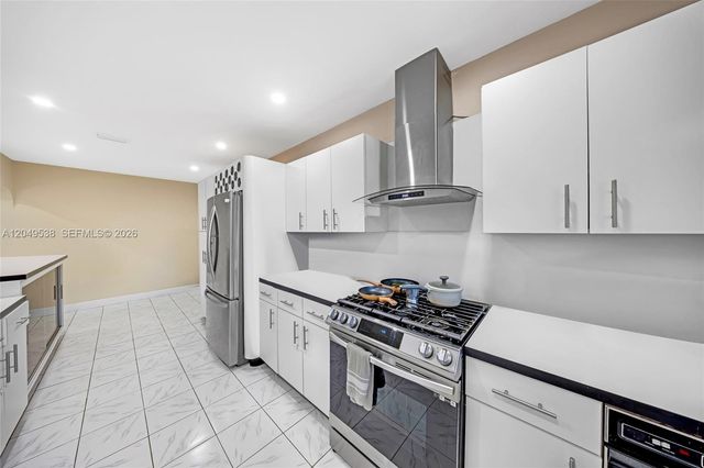 490 W 33rd Place, Hialeah, FL 33012