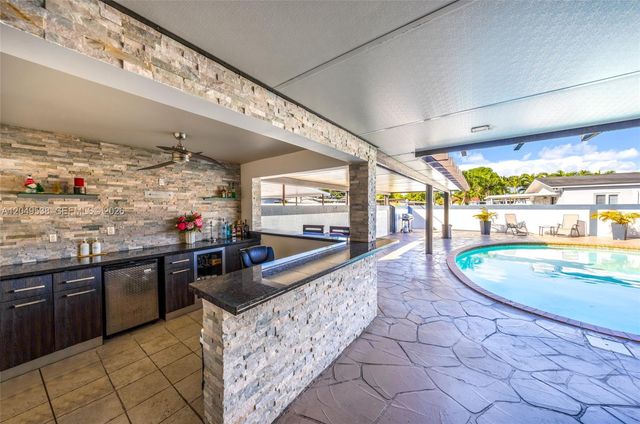 490 W 33rd Place, Hialeah, FL 33012