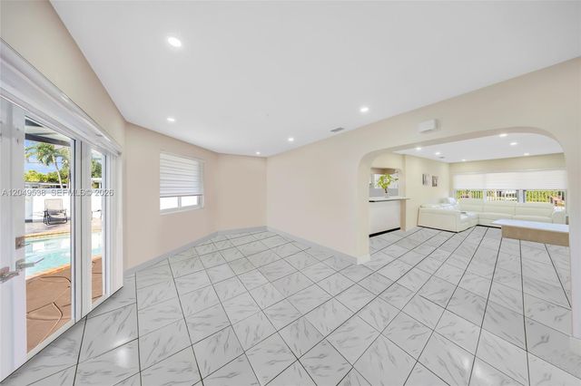 490 W 33rd Place, Hialeah, FL 33012