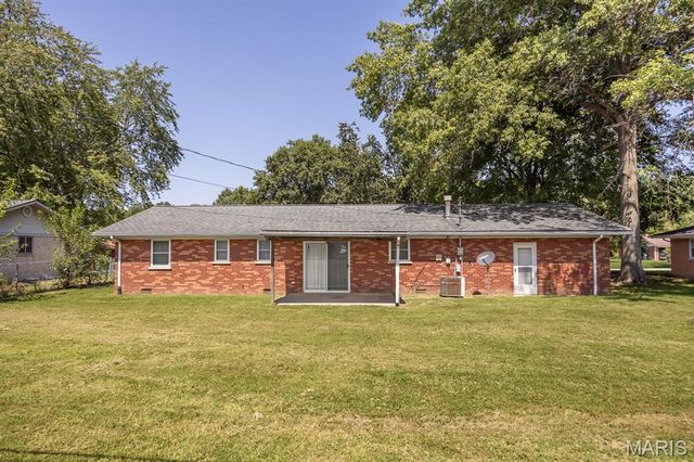 1816 Menard Drive, Belleville, IL 62220