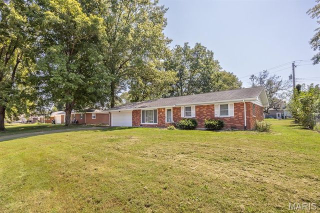 1816 Menard Drive, Belleville, IL 62220