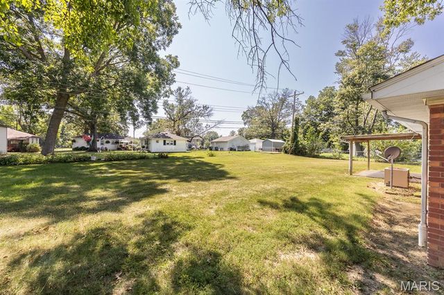 1816 Menard Drive, Belleville, IL 62220