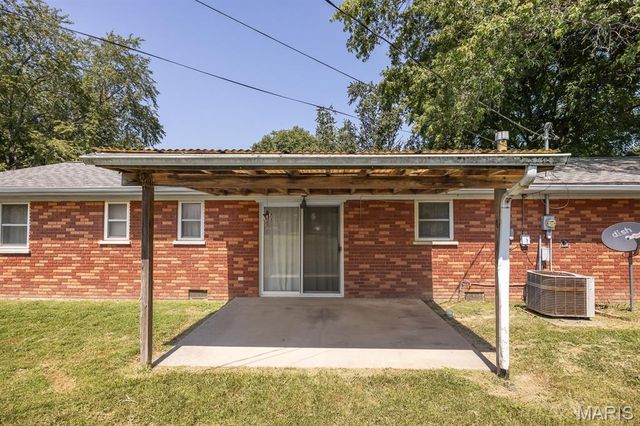 1816 Menard Drive, Belleville, IL 62220
