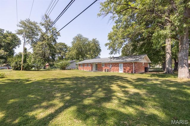 1816 Menard Drive, Belleville, IL 62220