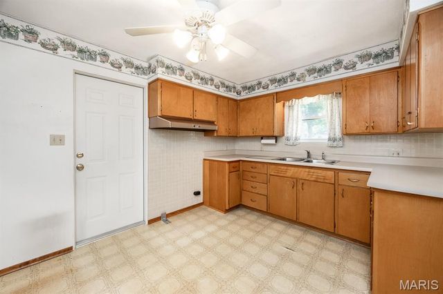 1816 Menard Drive, Belleville, IL 62220