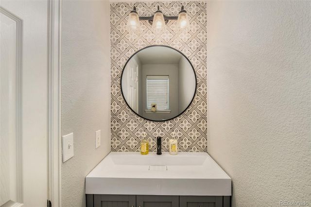 9002 E 24th Place 101, Denver, CO 80238