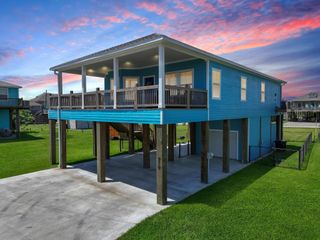 979 Fisherman Drive S, Crystal Beach, TX 77650