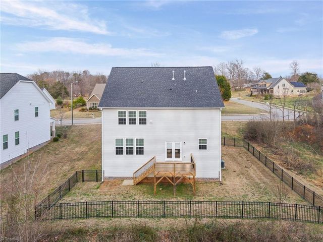 911 Maxine Street, Kernersville, NC 27284