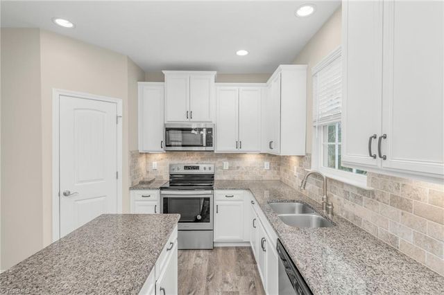 911 Maxine Street, Kernersville, NC 27284