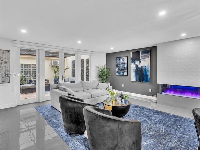 7661 SW 102nd Pl, Miami, FL 33173