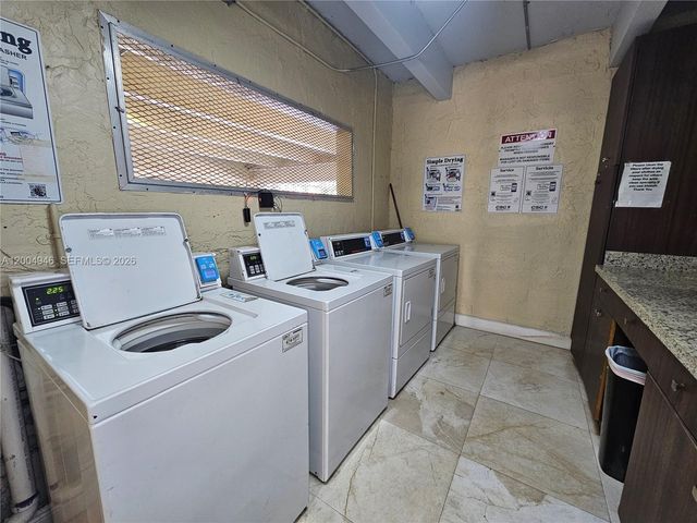 3545 NE 167th St 404, North Miami Beach, FL 33160