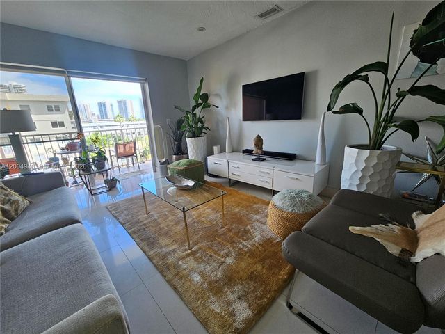 3545 NE 167th St 404, North Miami Beach, FL 33160