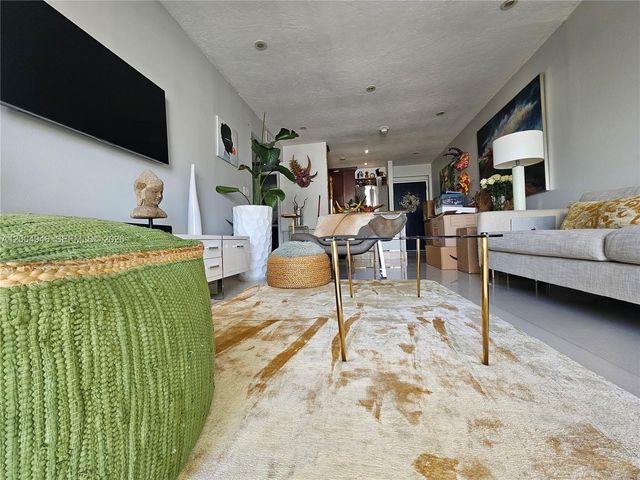 3545 NE 167th St 404, North Miami Beach, FL 33160