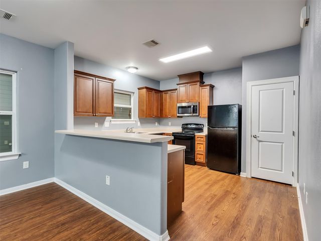 110 N Texas Street, Texas City, TX 77591