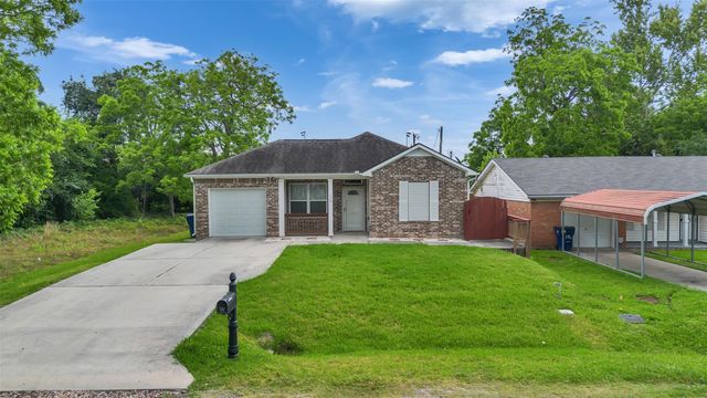 110 N Texas Street, Texas City, TX 77591