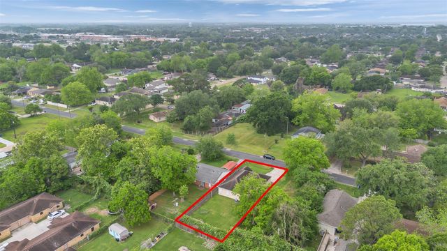 110 N Texas Street, Texas City, TX 77591