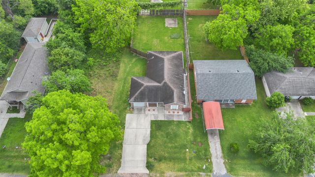 110 N Texas Street, Texas City, TX 77591