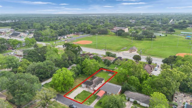 110 N Texas Street, Texas City, TX 77591