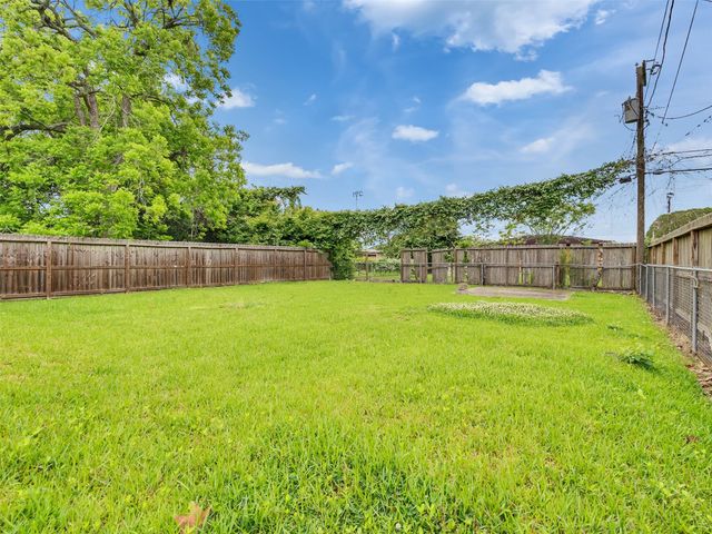 110 N Texas Street, Texas City, TX 77591