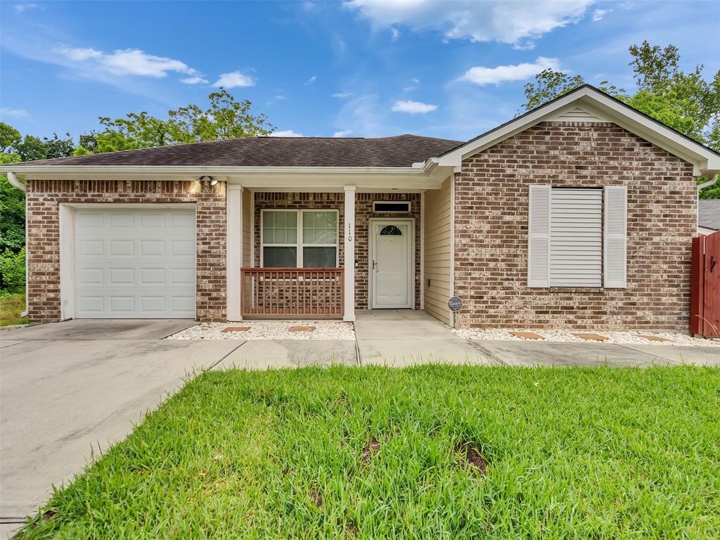110 N Texas Street, Texas City, TX 77591