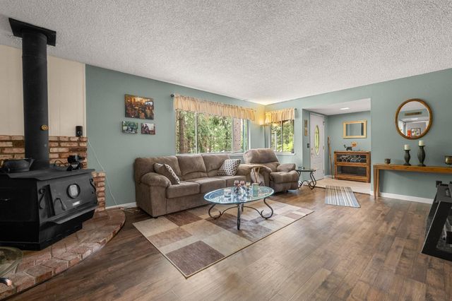 5861 Lupin Lane, Pollock Pines, CA 95726