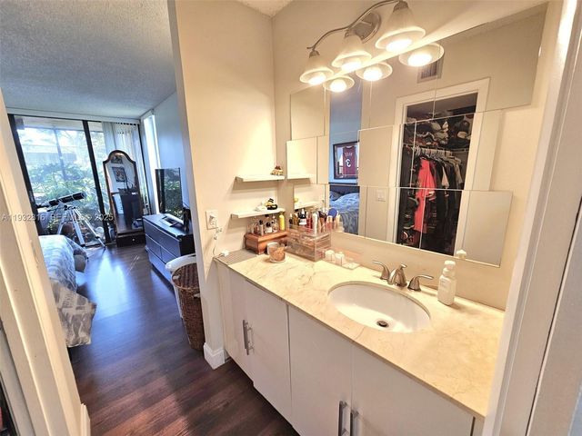 2831 SW 87th Ave 704, Davie, FL 33328