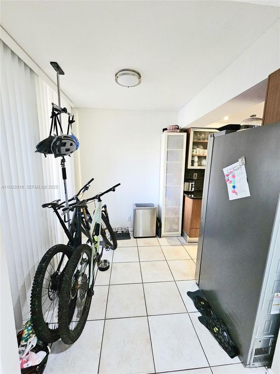 Image 10 of property listing at 2831 SW 87th Ave 704, Davie, FL 33328