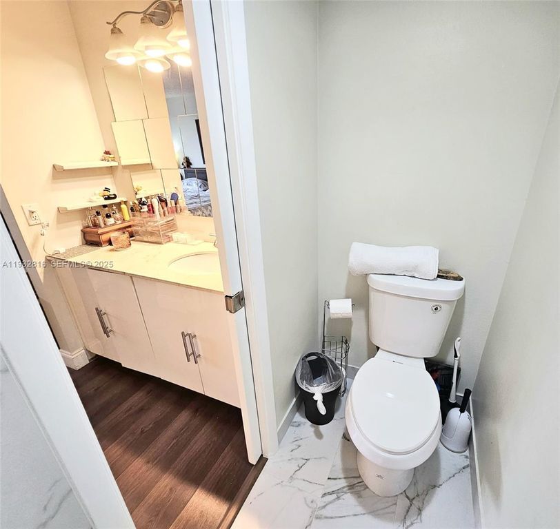 Image 15 of property listing at 2831 SW 87th Ave 704, Davie, FL 33328