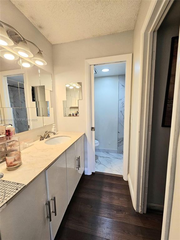 Image 16 of property listing at 2831 SW 87th Ave 704, Davie, FL 33328