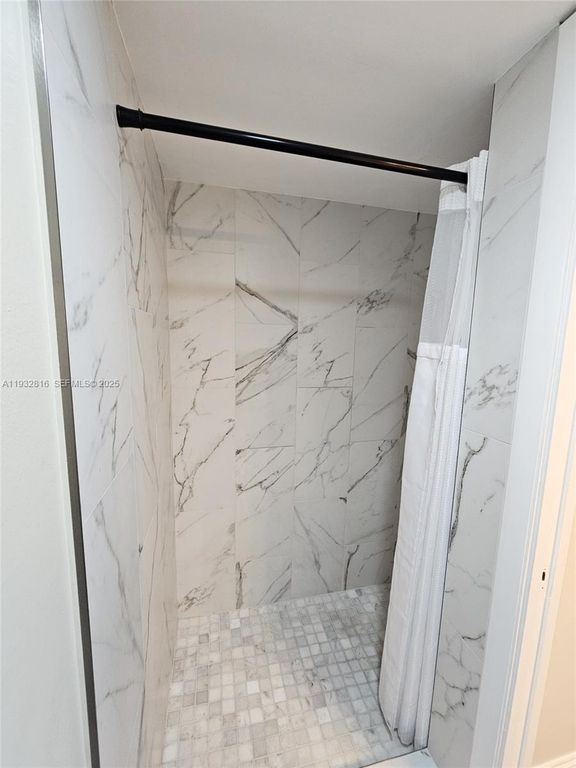 Image 17 of property listing at 2831 SW 87th Ave 704, Davie, FL 33328