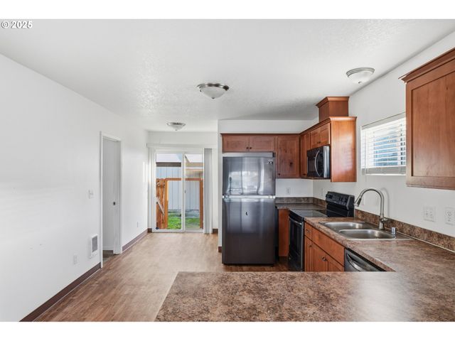 344 DOUGLAS St, Longview, WA 98632