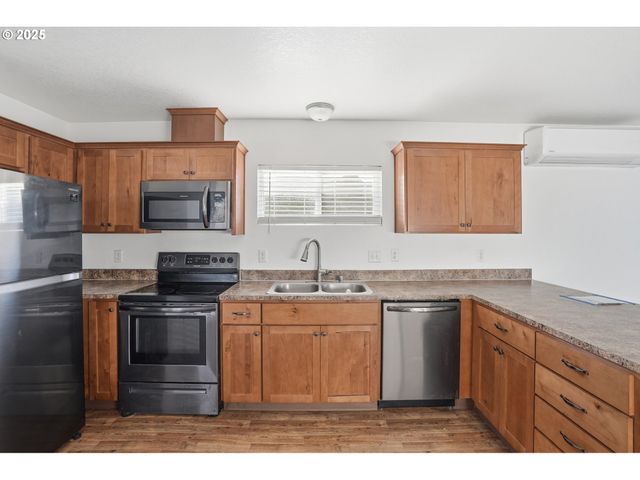 344 DOUGLAS St, Longview, WA 98632