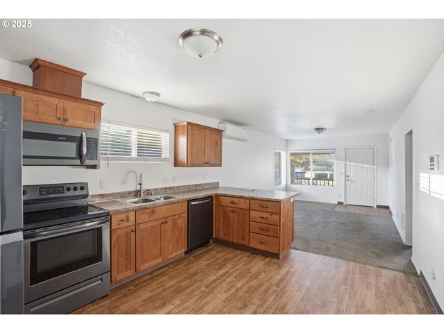 344 DOUGLAS St, Longview, WA 98632