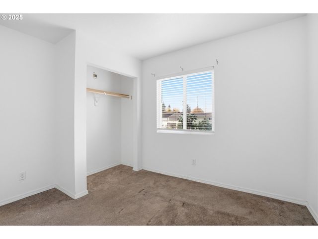 344 DOUGLAS St, Longview, WA 98632