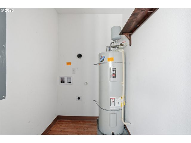 344 DOUGLAS St, Longview, WA 98632