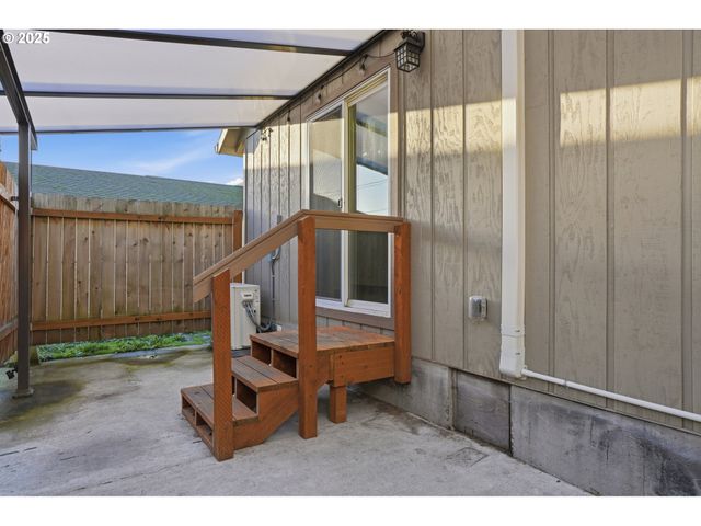 344 DOUGLAS St, Longview, WA 98632