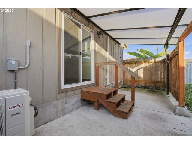 344 DOUGLAS St, Longview, WA 98632