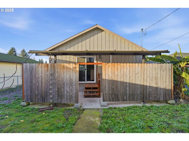 344 DOUGLAS St, Longview, WA 98632