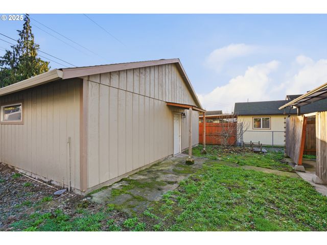 344 DOUGLAS St, Longview, WA 98632