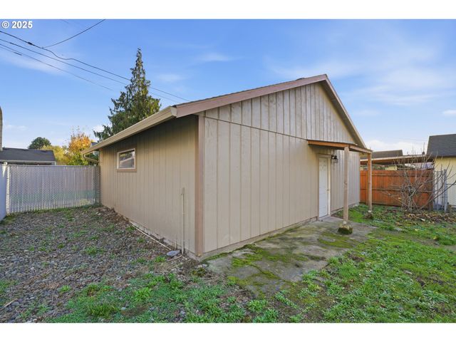 344 DOUGLAS St, Longview, WA 98632