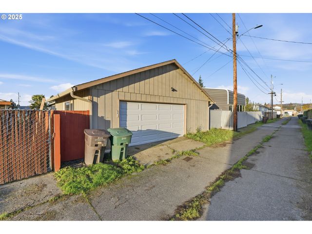 344 DOUGLAS St, Longview, WA 98632