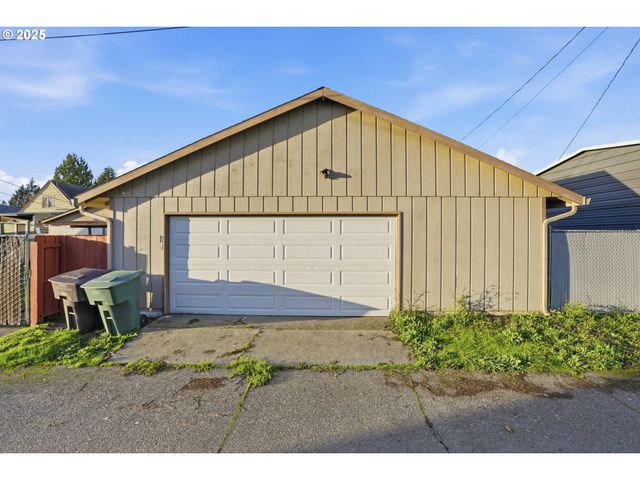 344 DOUGLAS St, Longview, WA 98632
