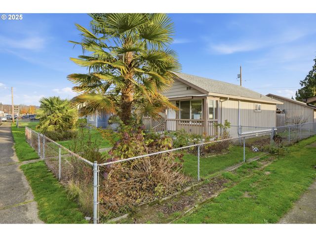 344 DOUGLAS St, Longview, WA 98632