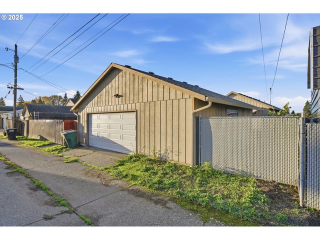 344 DOUGLAS St, Longview, WA 98632