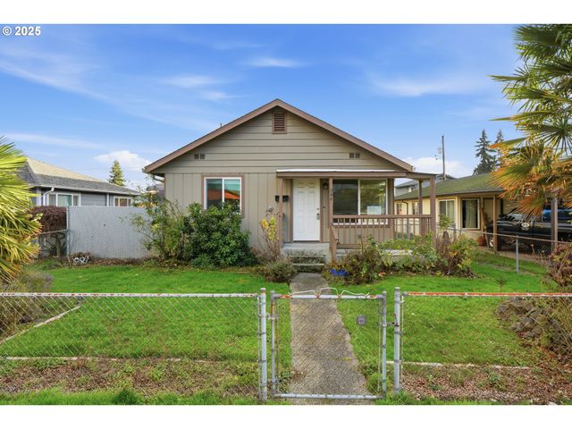 344 DOUGLAS St, Longview, WA 98632